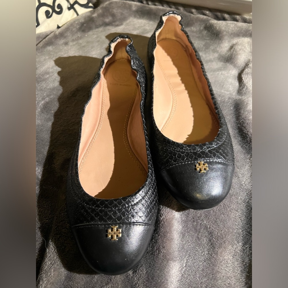 Tory Burch Melinda Black Leather with Gold Accent Flats - Size 9